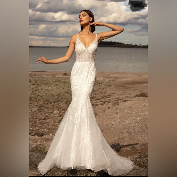 Dresses & Skirts - Beautiful Beaded Wedding Gown Like-New